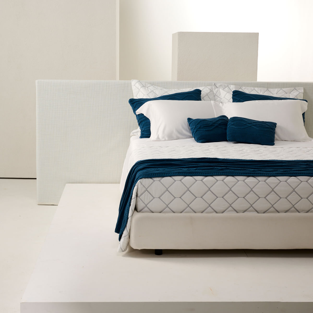 01 15 0030 Peseira Tricot Entrelace Azul 001